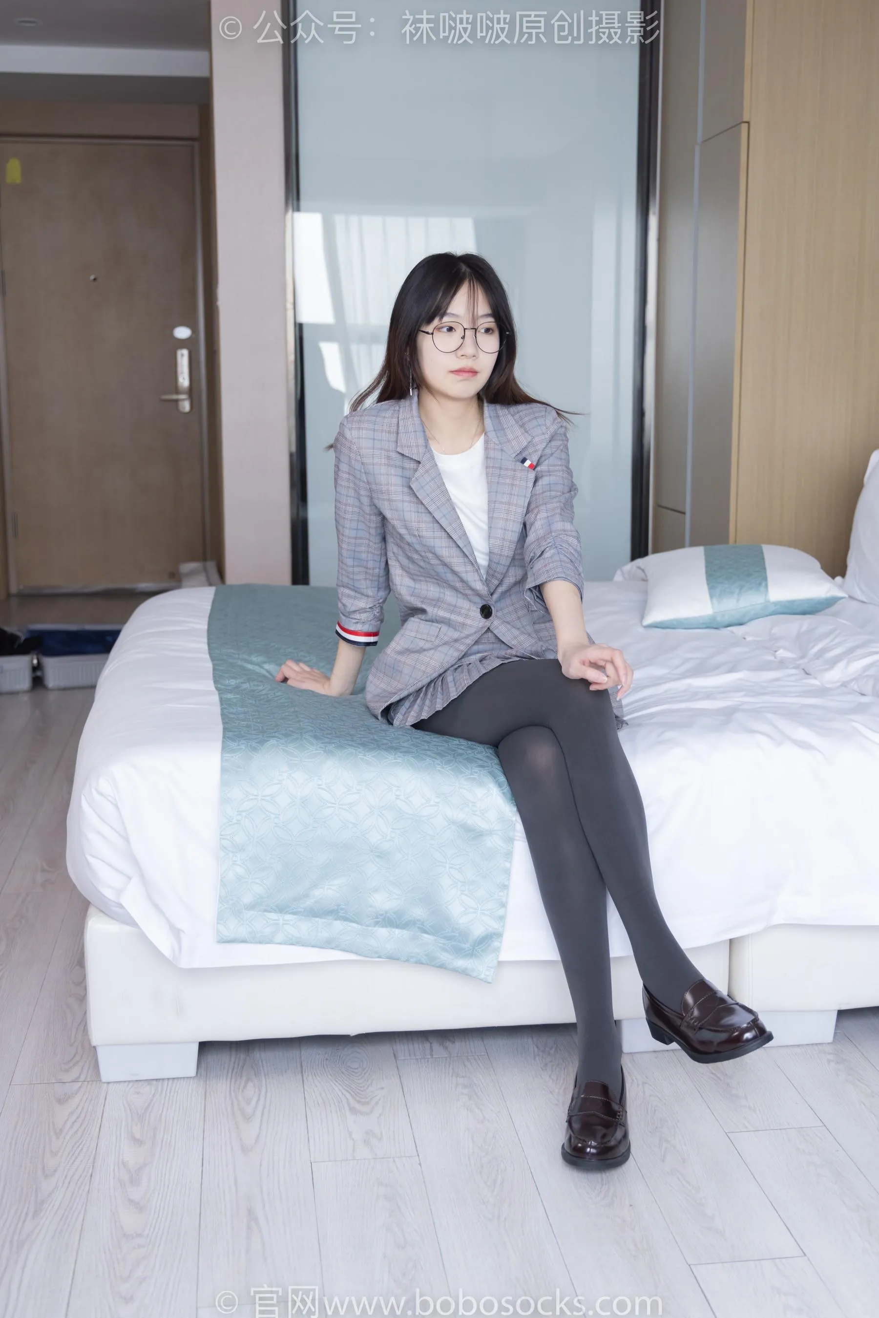 [BoBoSocks袜啵啵]NO.210 小甜豆-皮鞋、厚灰丝、ol装 [87P]插图5
